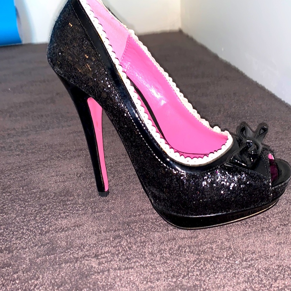 Brand new in the box never been worn size 7